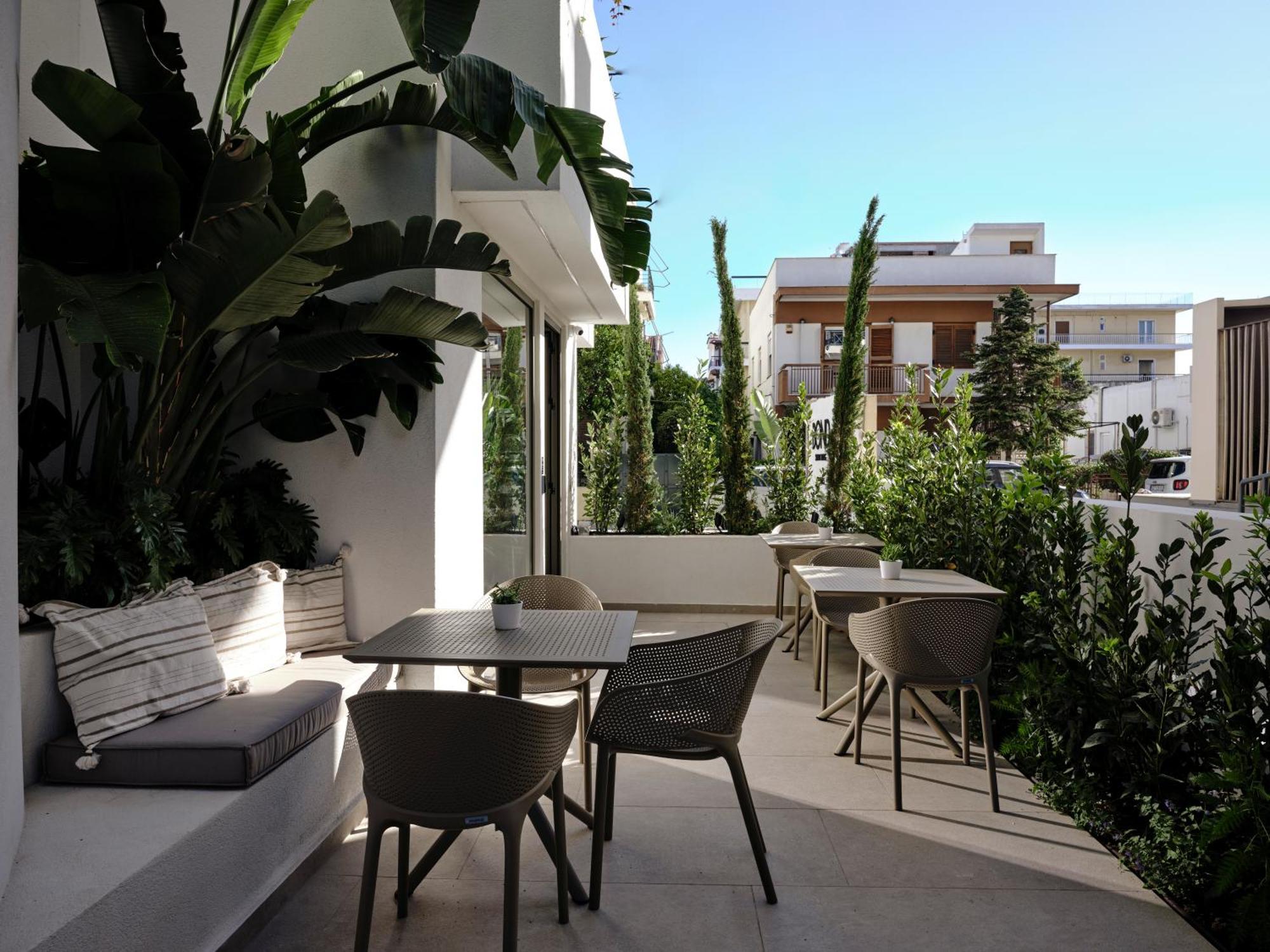 Bond Smart Living Suites Athens Exterior photo